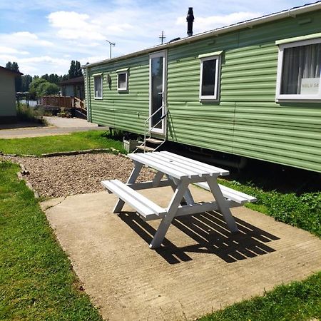 Lovely Static 8 Bed Caravanat At Billing Aquadrome Northampton Exterior photo
