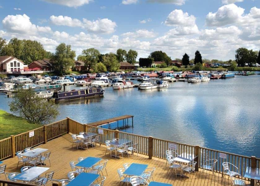 Lovely Static 8 Bed Caravanat At Billing Aquadrome Northampton Exterior photo