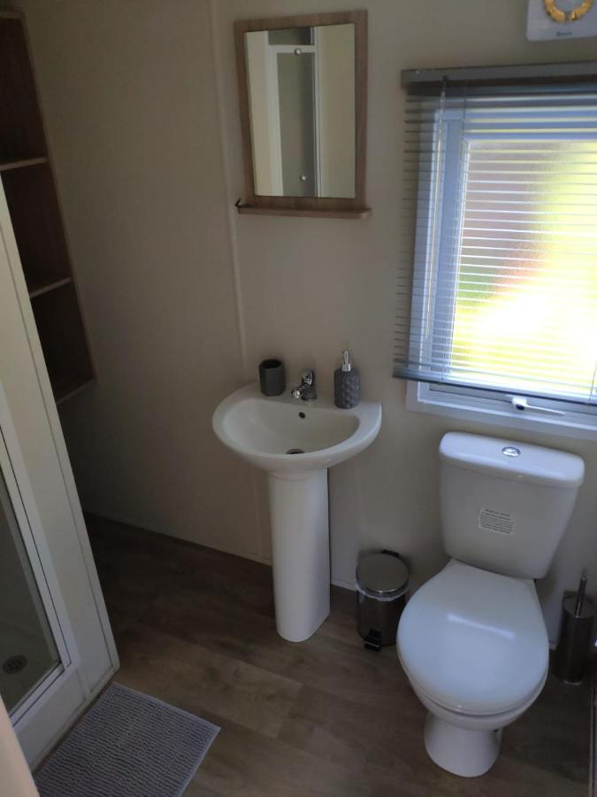 Lovely Static 8 Bed Caravanat At Billing Aquadrome Northampton Exterior photo