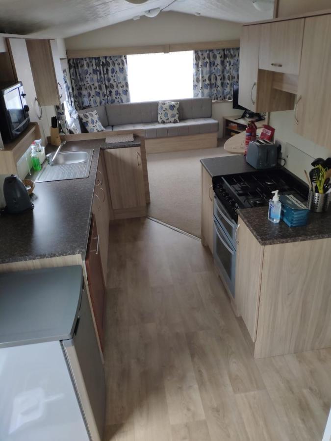 Lovely Static 8 Bed Caravanat At Billing Aquadrome Northampton Exterior photo