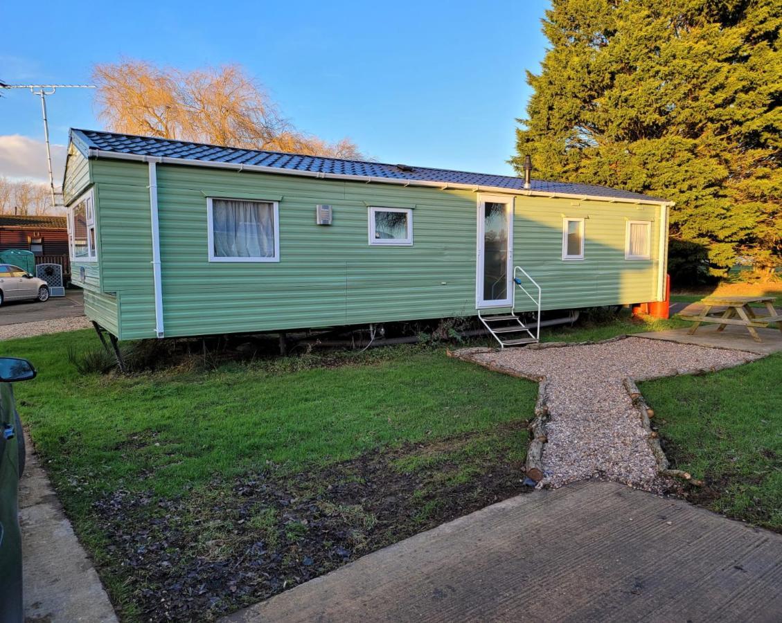 Lovely Static 8 Bed Caravanat At Billing Aquadrome Northampton Exterior photo