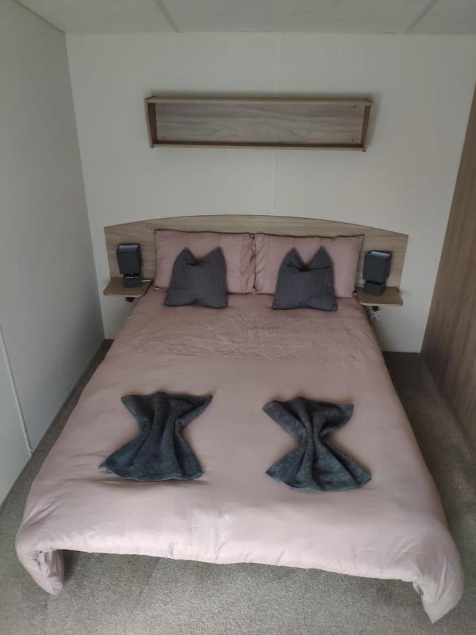 Lovely Static 8 Bed Caravanat At Billing Aquadrome Northampton Exterior photo