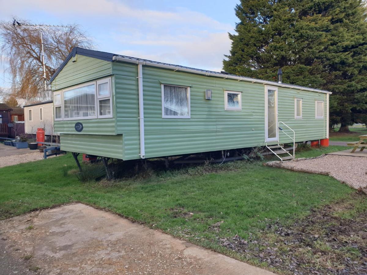 Lovely Static 8 Bed Caravanat At Billing Aquadrome Northampton Exterior photo