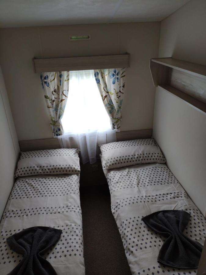 Lovely Static 8 Bed Caravanat At Billing Aquadrome Northampton Exterior photo