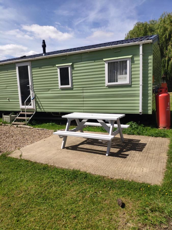 Lovely Static 8 Bed Caravanat At Billing Aquadrome Northampton Exterior photo